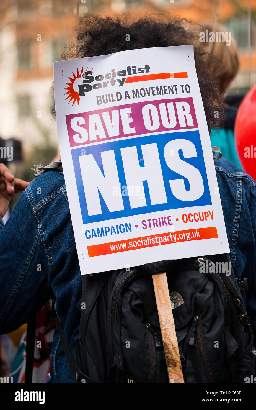 #  Notre rallye du NHS - Des milliers de gens pour la manifestation nationale à Londres, de défendre le NHS contre les compressions gouvernementales, les fermetures et la privatisation. Banque D'Images