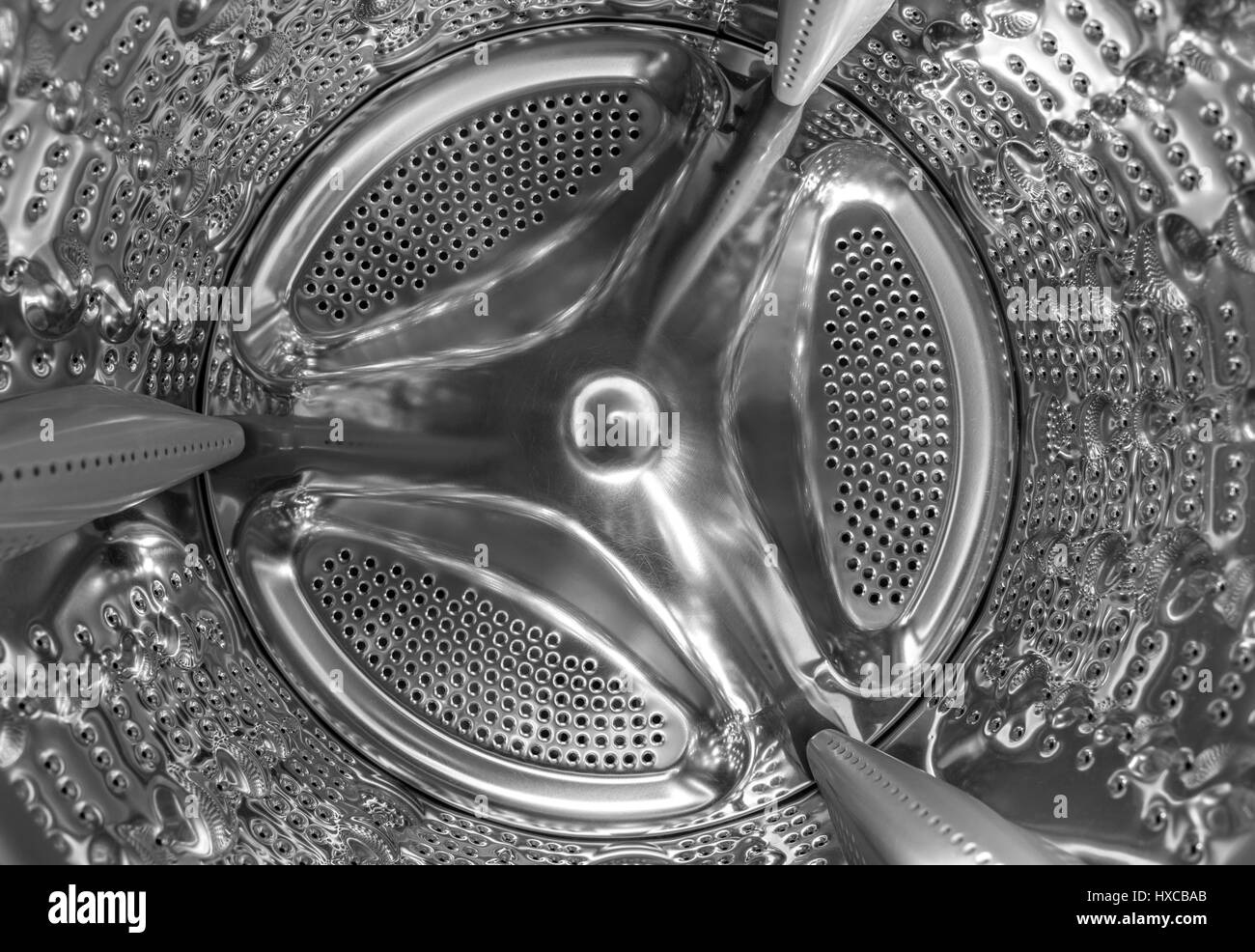 Lave-linge tambour est. Un regard de l'intérieur. Banque D'Images