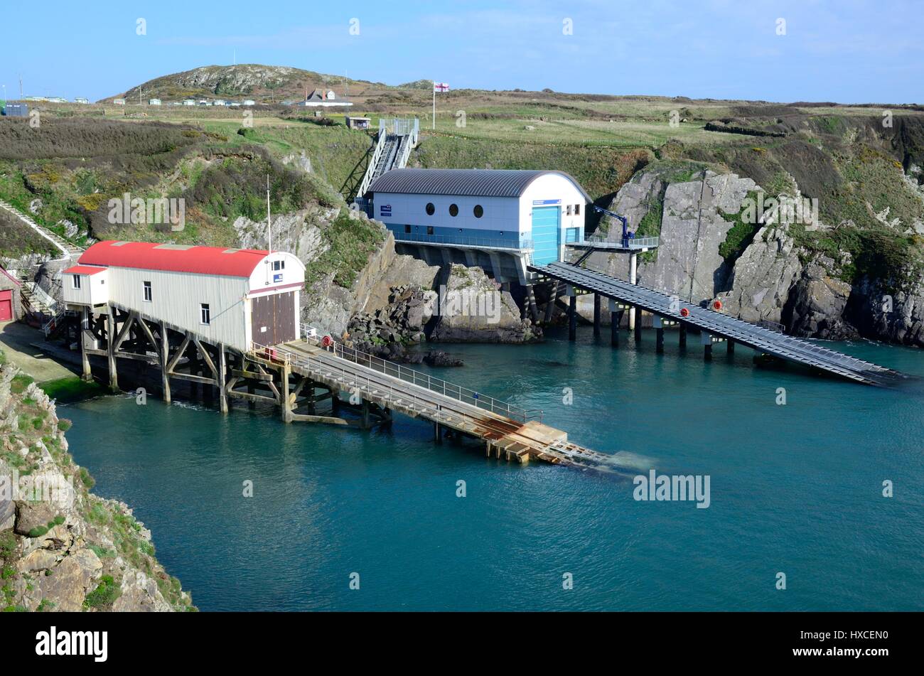 Ancienne et nouvelle station de sauvetage de St Davids Jusrtinian Pembrokeshre St Coast National Park Galles Cymru UK GO Banque D'Images