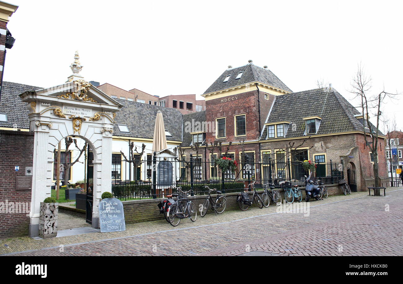 Hof van Sonoy, 16e siècle cour avec hospices dans le centre-ville d'Alkmaar, Pays-Bas Banque D'Images