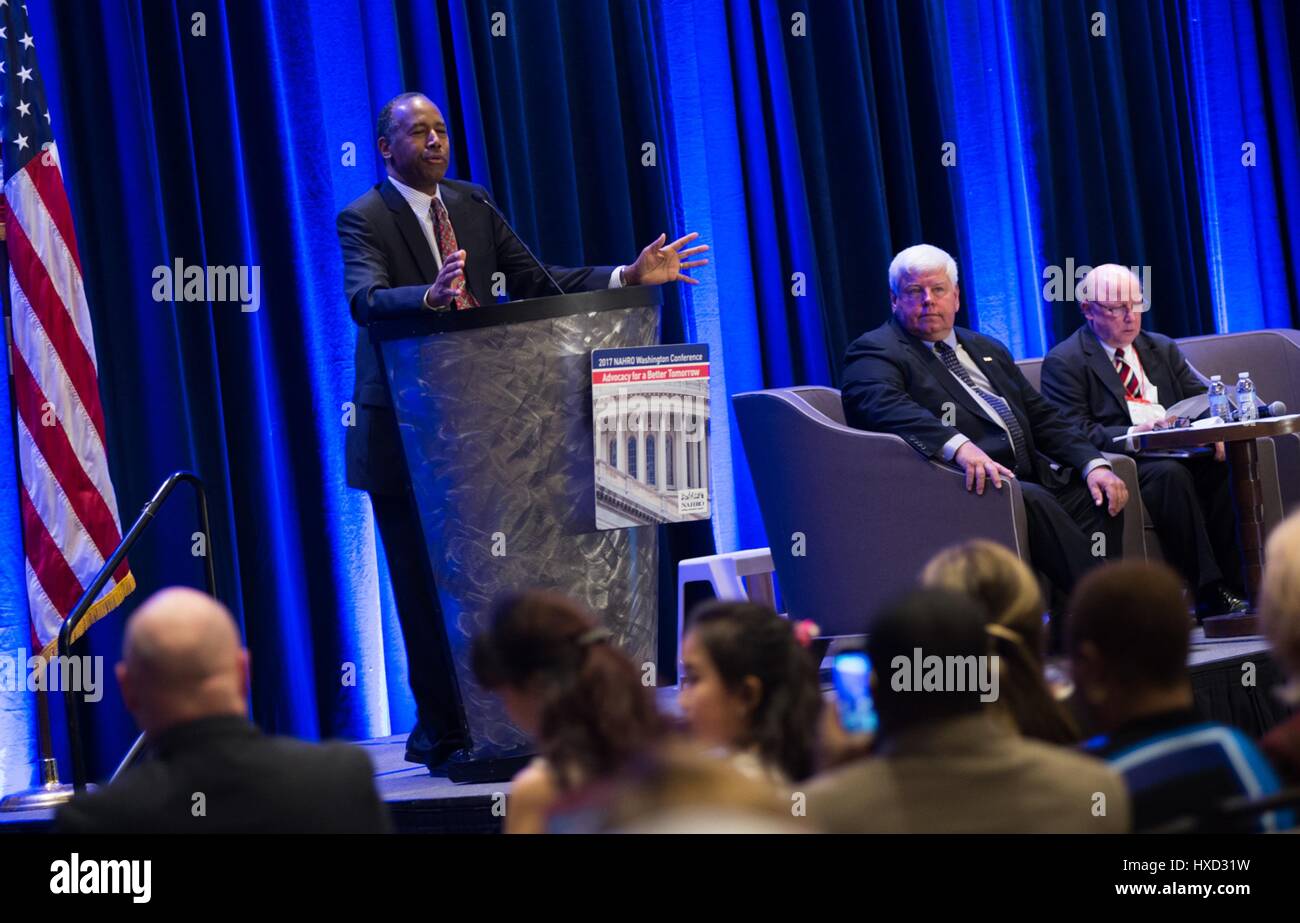 Chrystal City, USA. Mar 27, 2017. Secrétaire américain du logement et du développement urbain Ben Carson parle à l'assemblée annuelle de l'Association nationale du logement et à la réunion des responsables de réaménagement Chrystal Gateway Marriott 27 mars 2017 dans la ville, Virginie. Chrystal Credit : Planetpix/Alamy Live News Banque D'Images