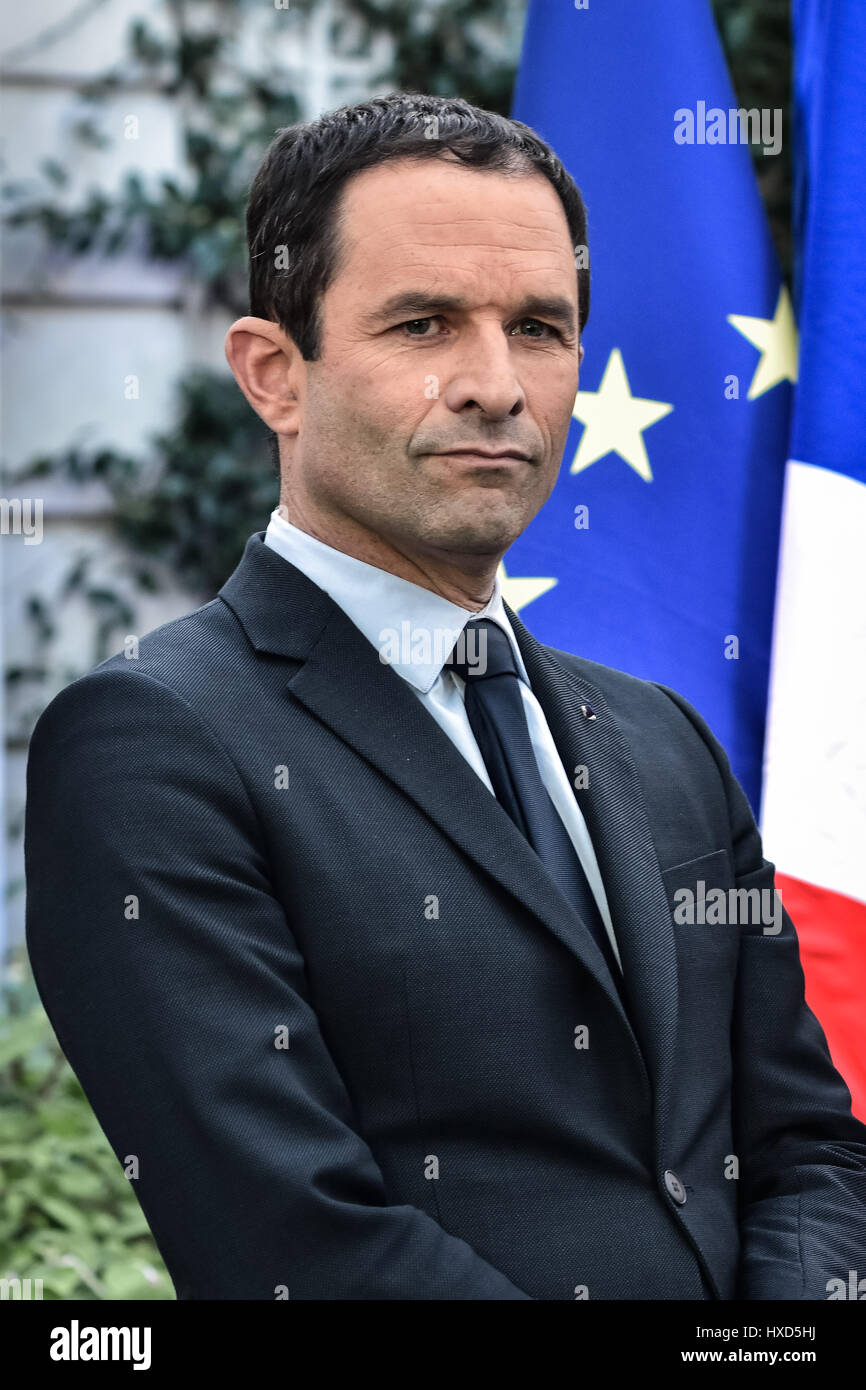 Paris, France. Mar 27, 2017. Hommage à Henri Emmanueli - 27/03/2017 - France/Ile-de-France (région)/Paris - Hommage à Henri Emmanueli au siège du parti socialiste en présence de Benoit Hamon, J.C. Cambadelis, Jean Marc Ayrault, Najat Vallaud Belkacem, Stéphane Le Foll, de crédit : Le Pictorium/Alamy Live News Banque D'Images