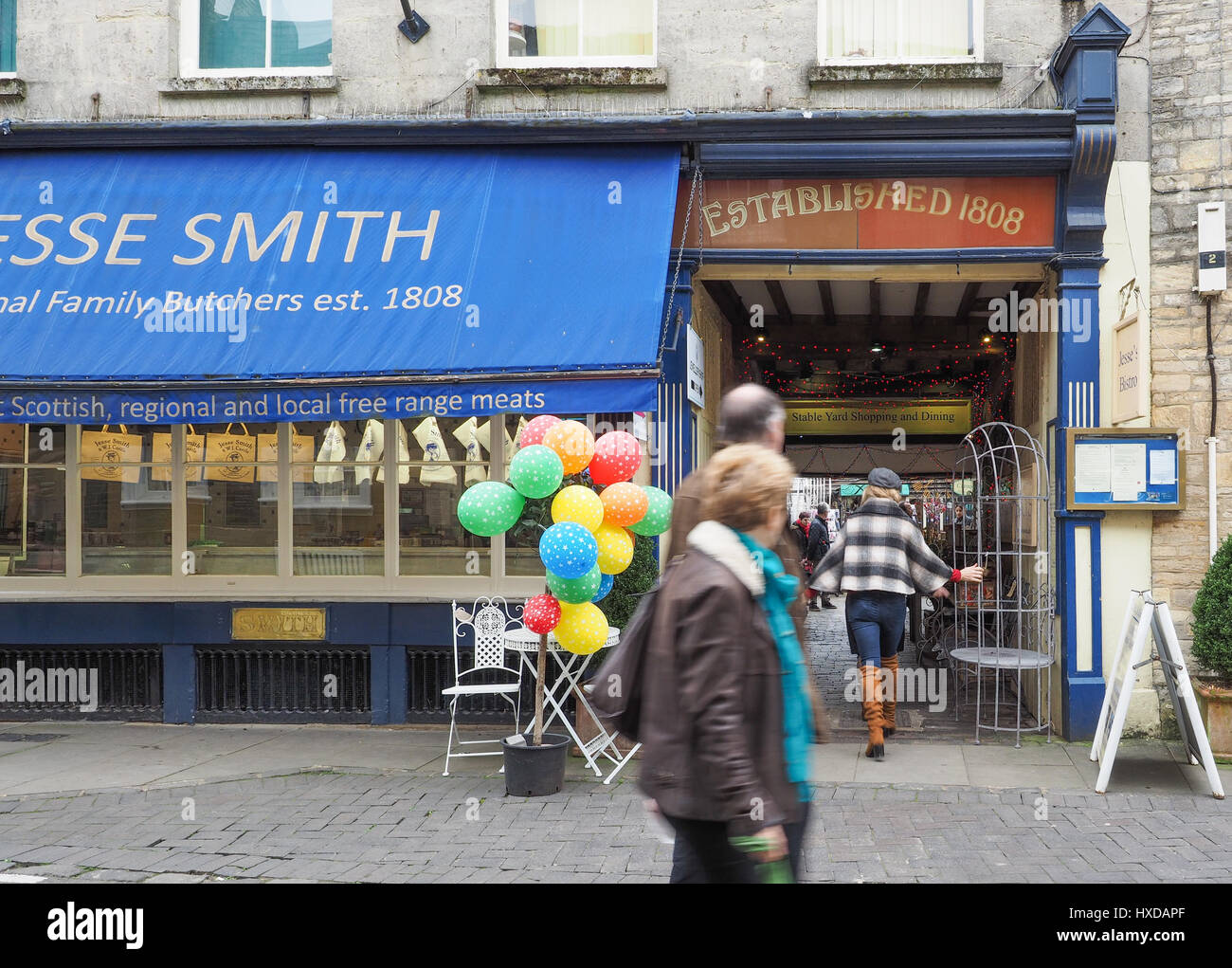 Vue de la Cour Stable Shopping et Restaurants shop dans Jack Black Street St à Cirencester Banque D'Images