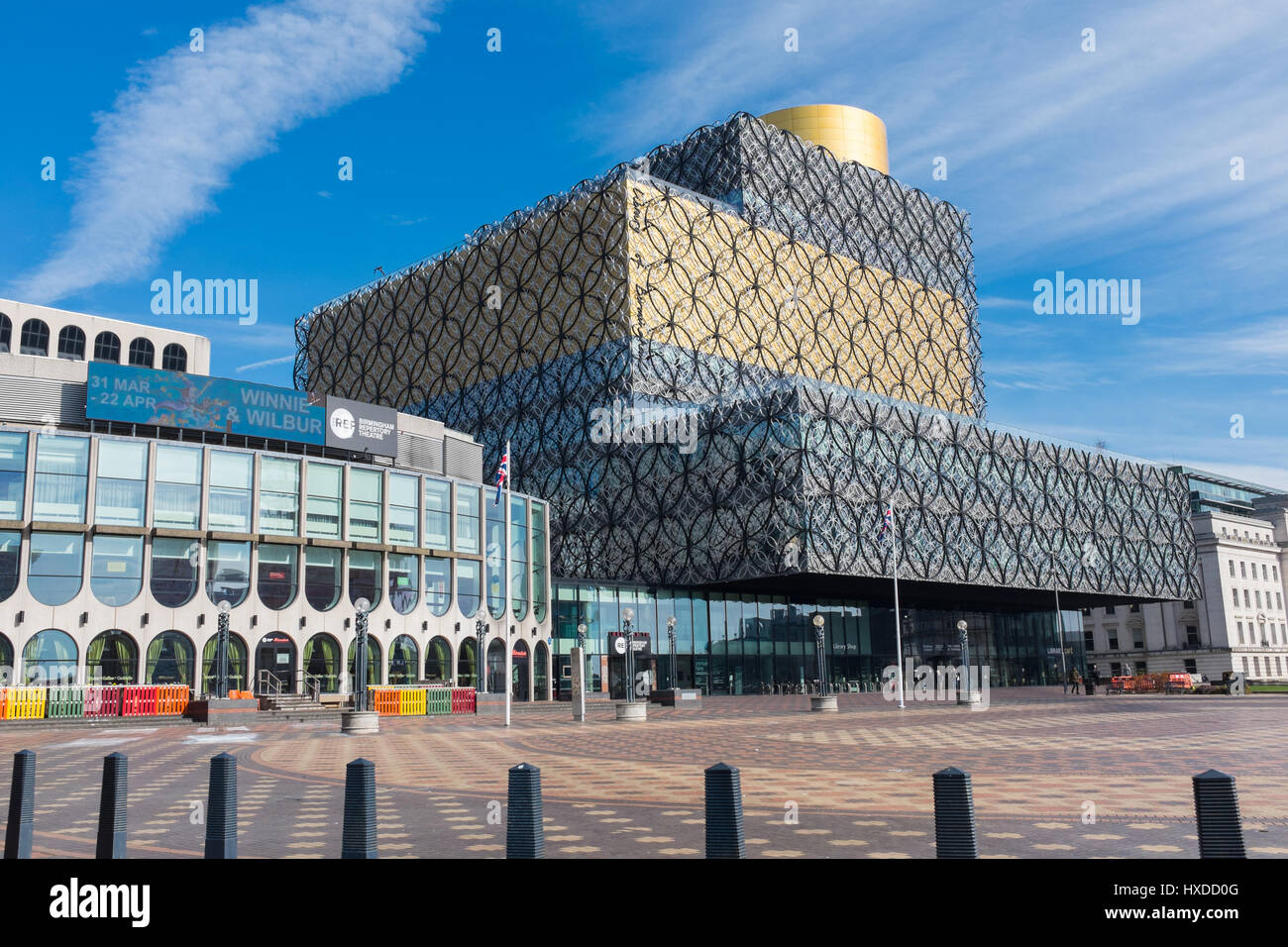 Mélange d'ancien et de nouveaux bâtiments à Centenary Square, Birmingham y compris la bibliothèque de Birmingham et Hall de la mémoire Banque D'Images