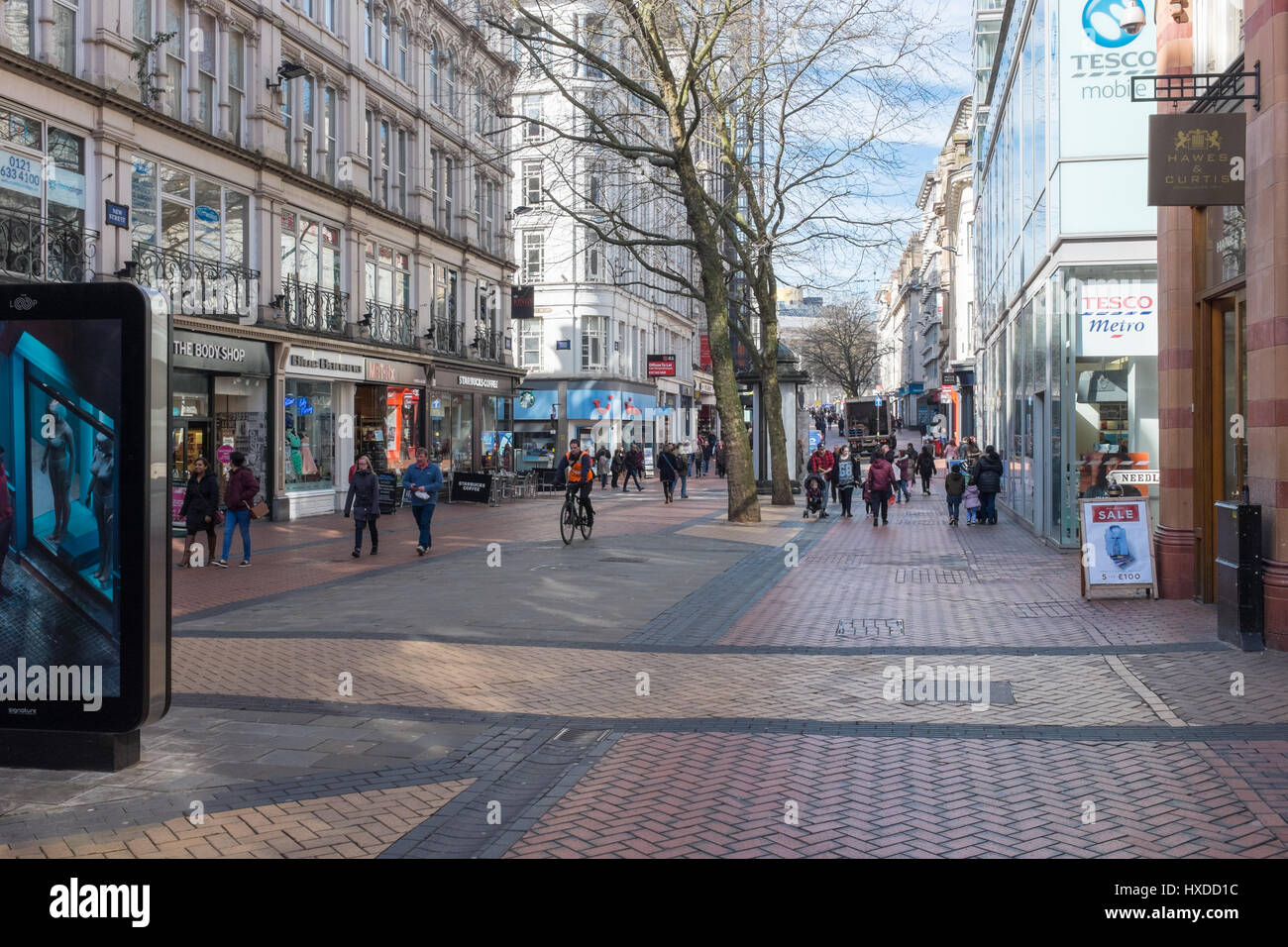 Rue commerçante piétonne dans le centre-ville de Birmingham Banque D'Images