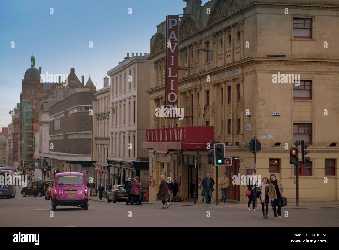 Renfield St Pavilion Theatre Theatre Glasgow taxi Rose Street scene cityscape Banque D'Images