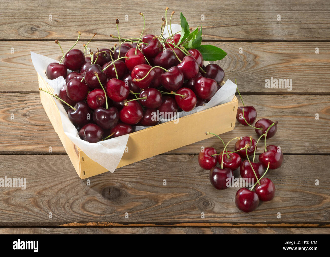 Panier de cerises Banque D'Images