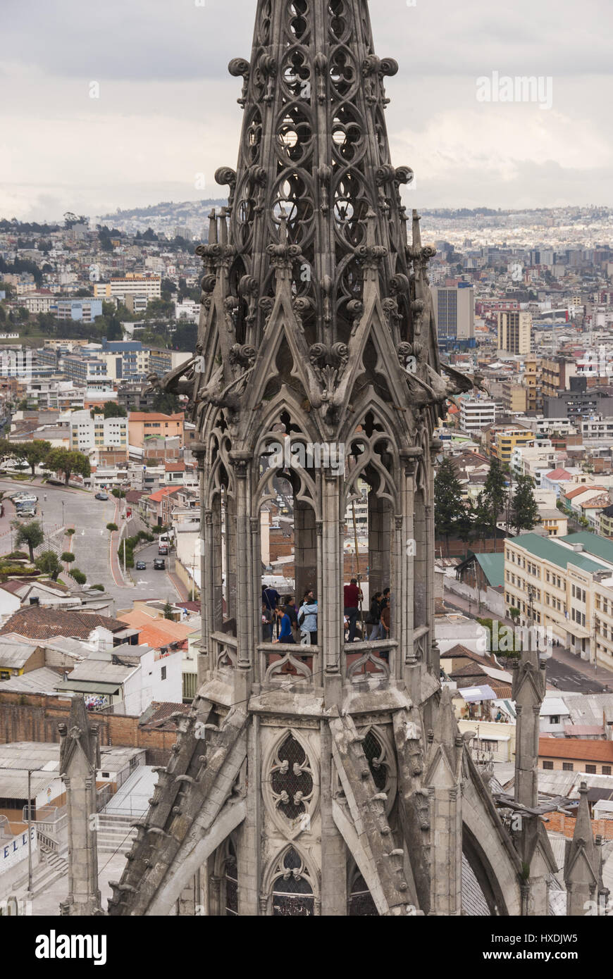 L'Equateur, Quito la Basilica del Voto Nacional, clocher de l'église Banque D'Images