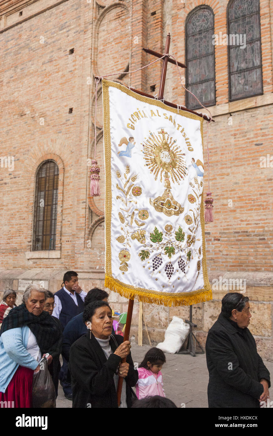 L'Equateur, Cuenca, Église de El Carmen fiesta, procession religieuse Banque D'Images