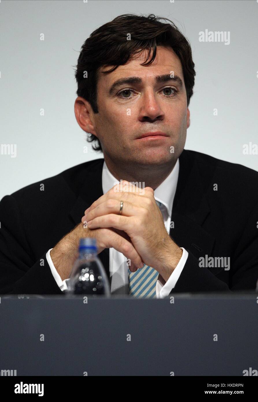 ANDY BURNHAM MP SHADOW SECRÉTAIRE D'ÉTAT POUR LE 28 SEPTEMBRE 2011 L'AAC LIVERPOOL ANGLETERRE Banque D'Images