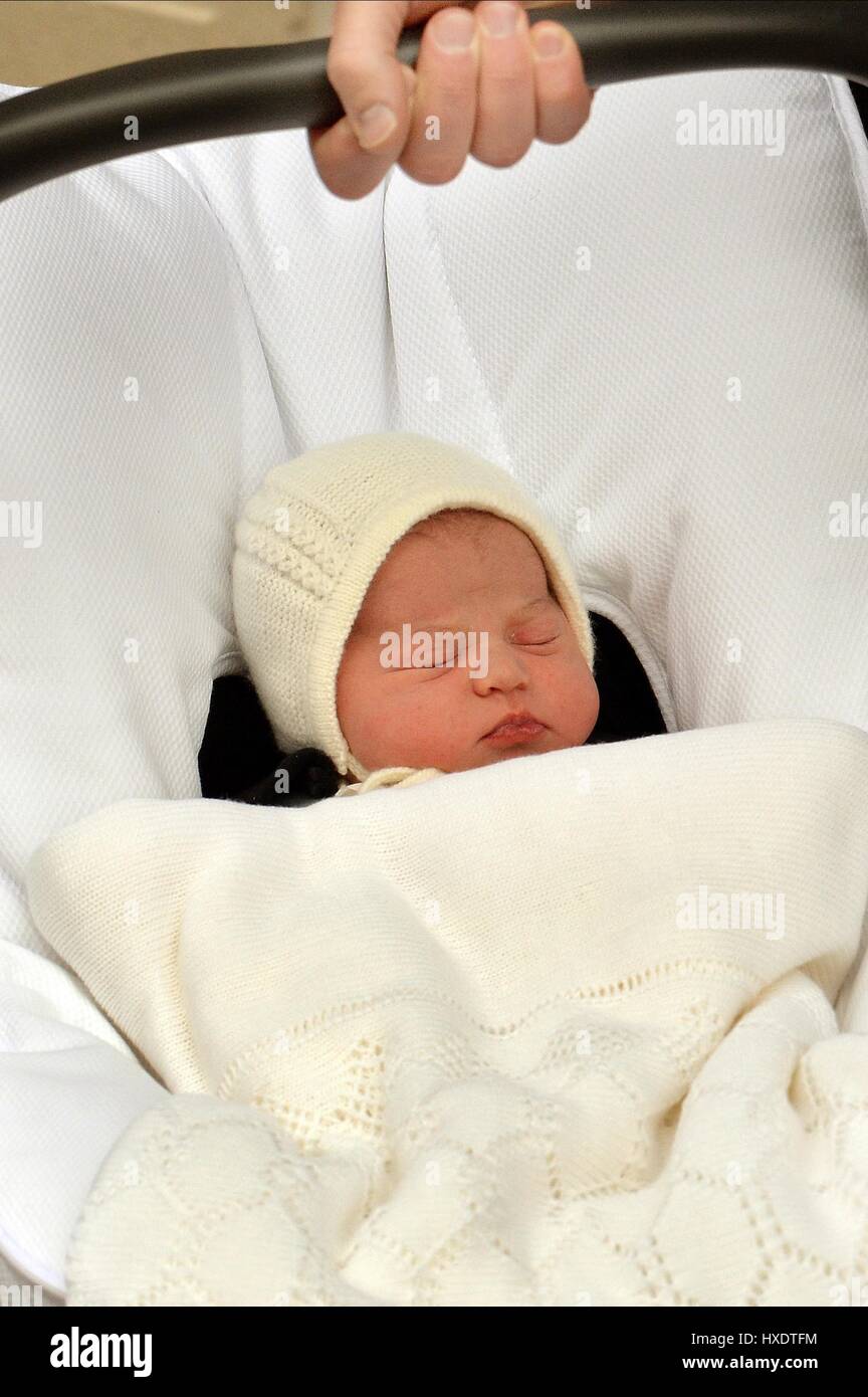 Son Altesse Royale la princesse Charlotte DE CAMBRIDGE NOMMÉ CHARLOTTE ELIZABETH DIANA CHARLOTTE DE CAMBRIDGE 02 mai 2015 LINDO WING ST MARY'S HOS Banque D'Images