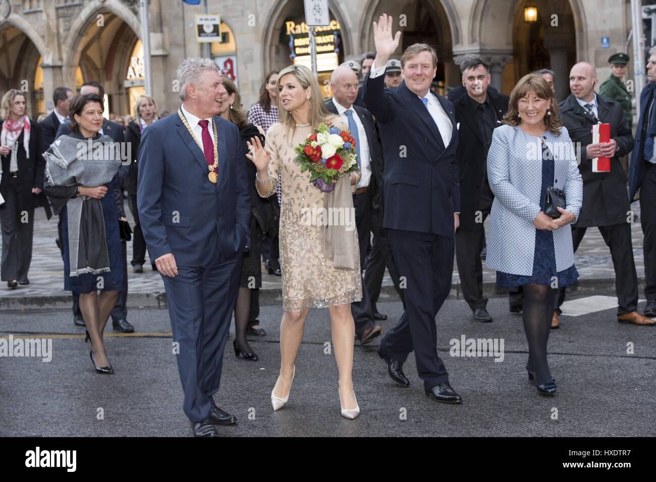 DIETER REITER MAXIMA REINE ROI WILLEM-ALEXANDER & PETRA REITER KING & QUEEN OF THE NETHERLAND 13 avril 2016 LA MARIENPLATZ MUNI Banque D'Images