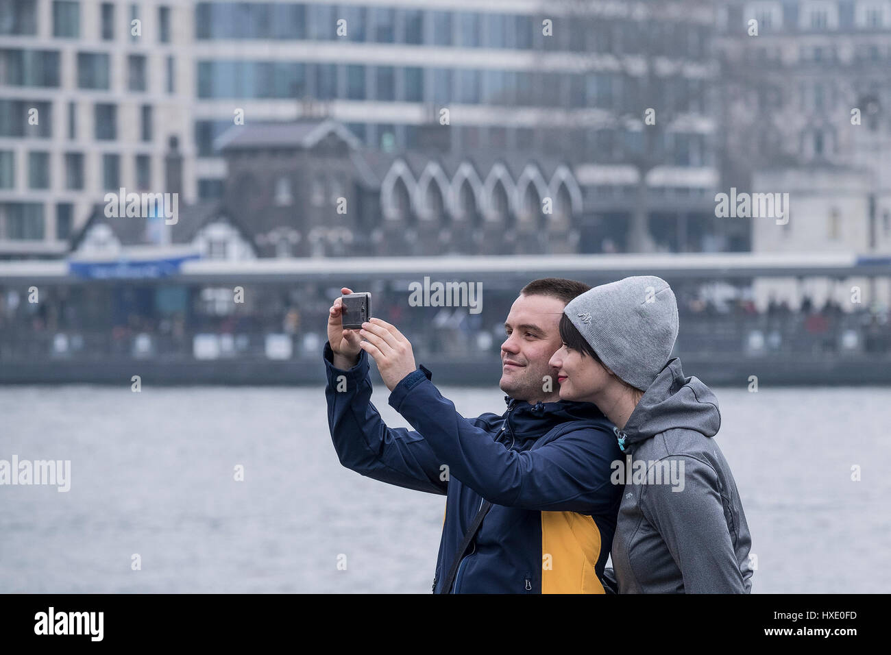 Smartphone couple ensemble Selfies Tourisme Touristes Banque D'Images