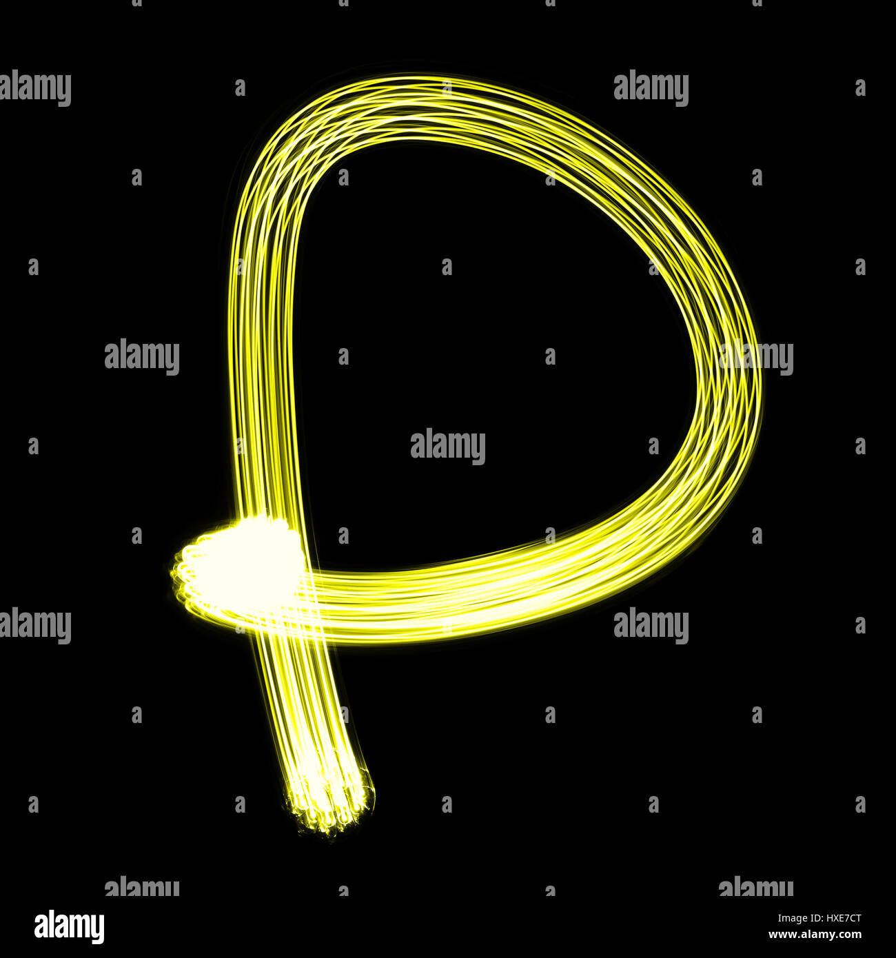P - créé par la lumière au cours de l'alphabet fond noir Banque D'Images