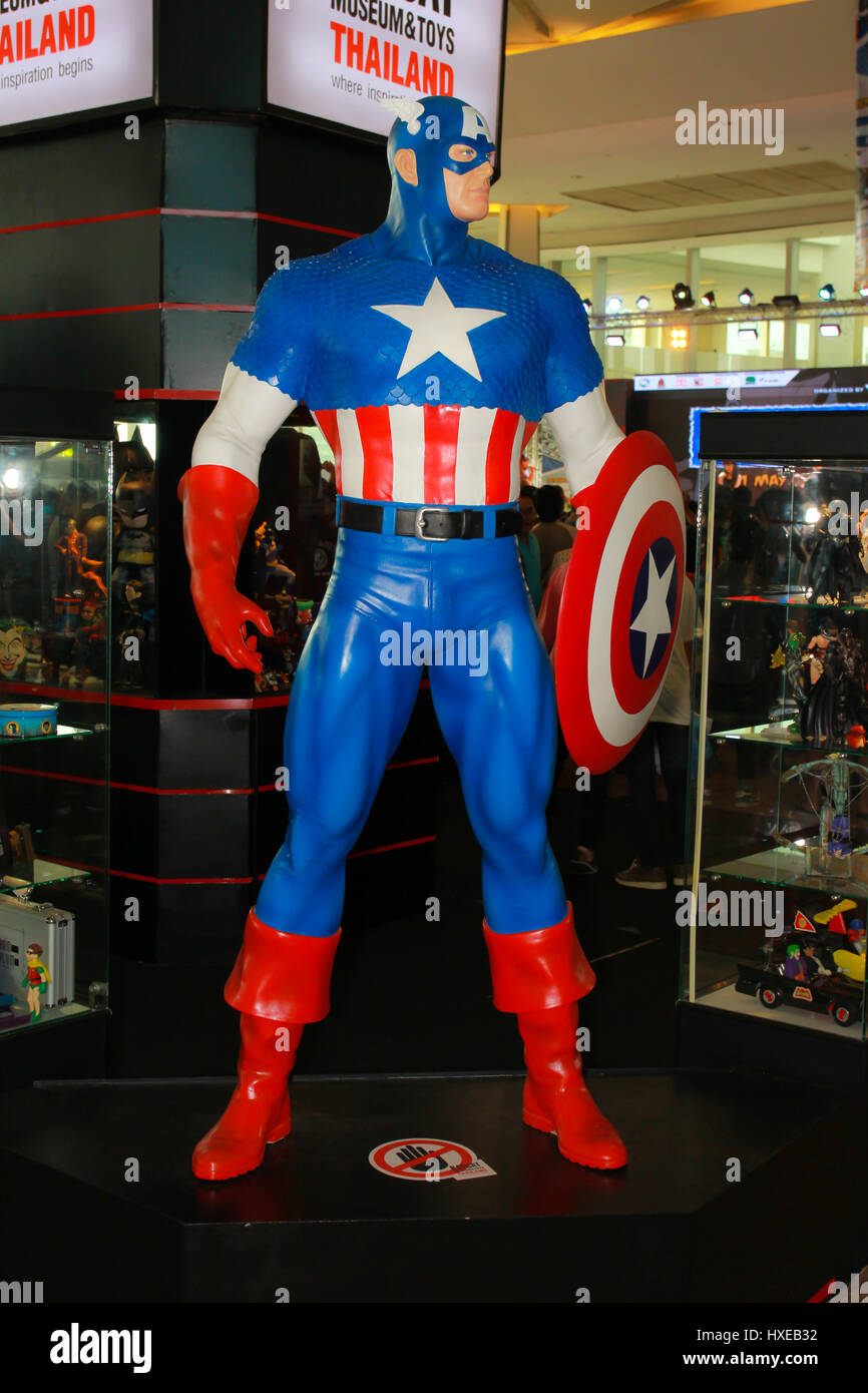 BANGKOK - MAI. 11 : un modèle de Captain America en Thaïlande Comic Con 2014 le 11 mai, 2014 à Siam Paragon, Bangkok, Thaïlande. Banque D'Images