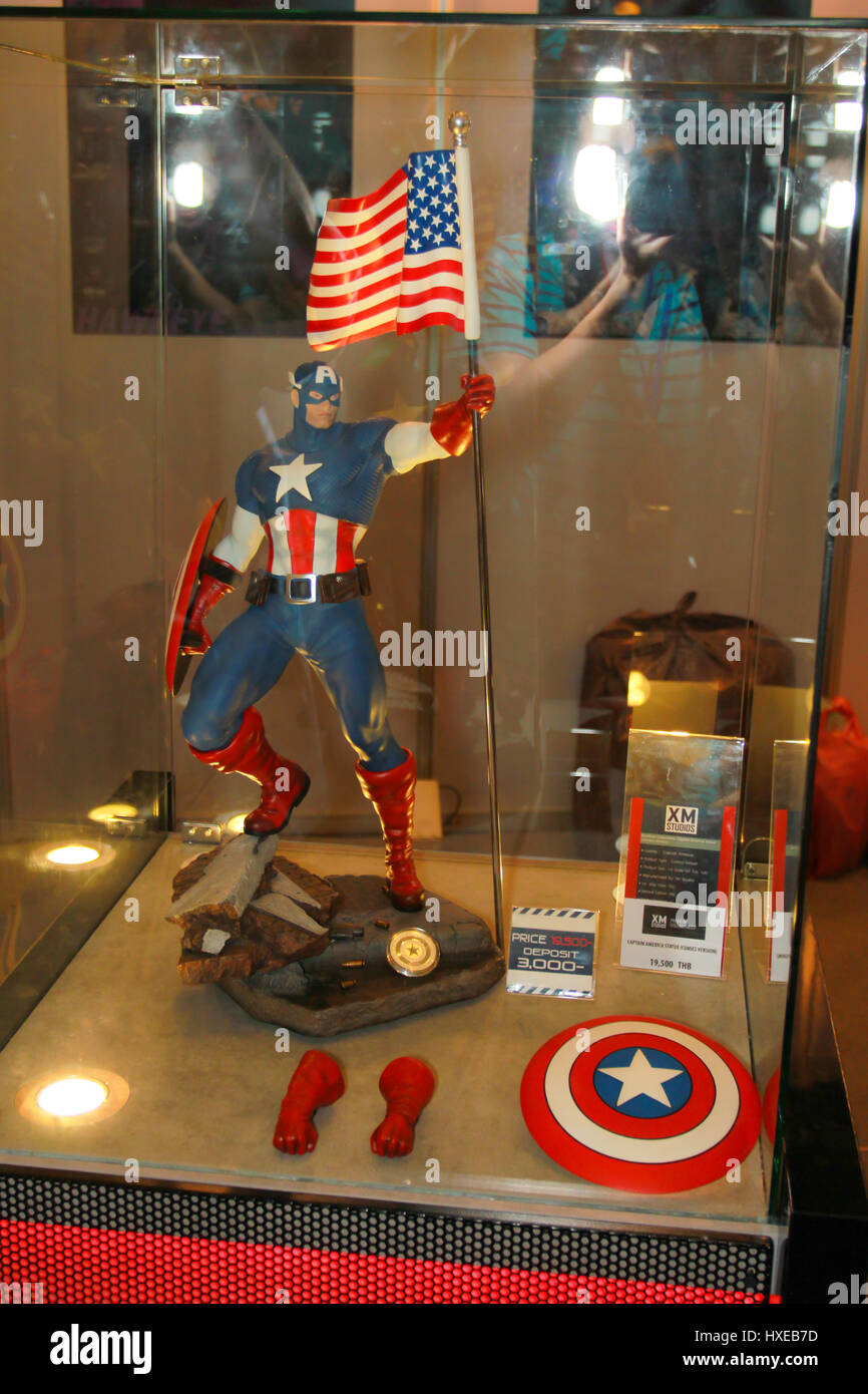 BANGKOK - MAI. 11 : un modèle de Captain America en Thaïlande Comic Con 2014 le 11 mai, 2014 à Siam Paragon, Bangkok, Thaïlande. Banque D'Images