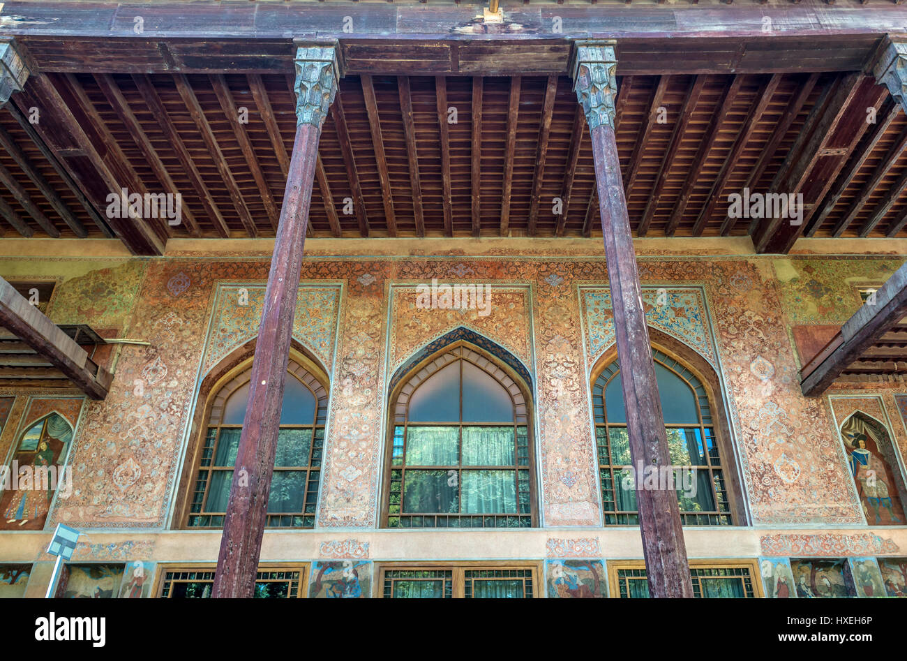 Mur extérieur du palais de quarante colonnes (Chehel Sotoun) à Ispahan, capitale de la Province d'Ispahan en Iran Banque D'Images