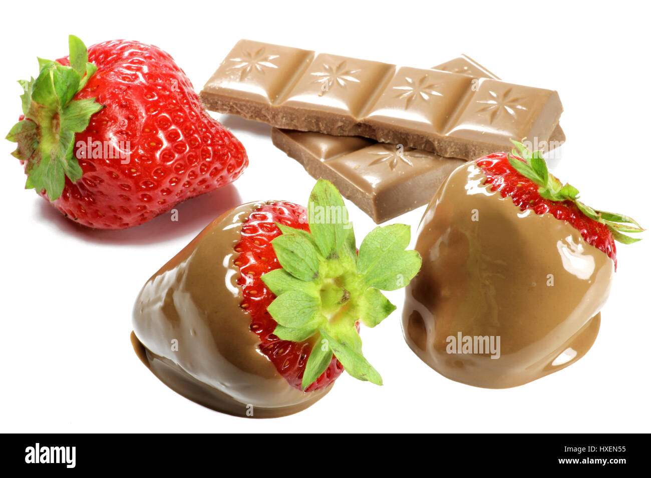 Des fraises au chocolat isolé sur fond blanc Banque D'Images
