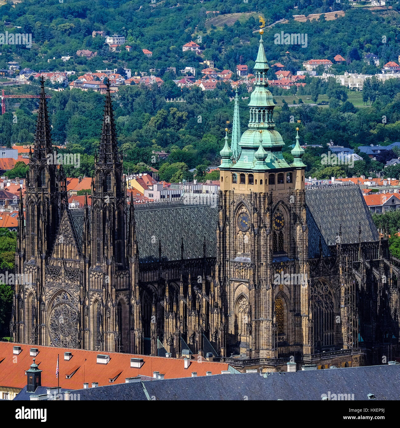 Vue de Prague (République tchèque) et la célèbre Cathédrale Saint Vitus , vu de la tour d'observation de Petrin Banque D'Images