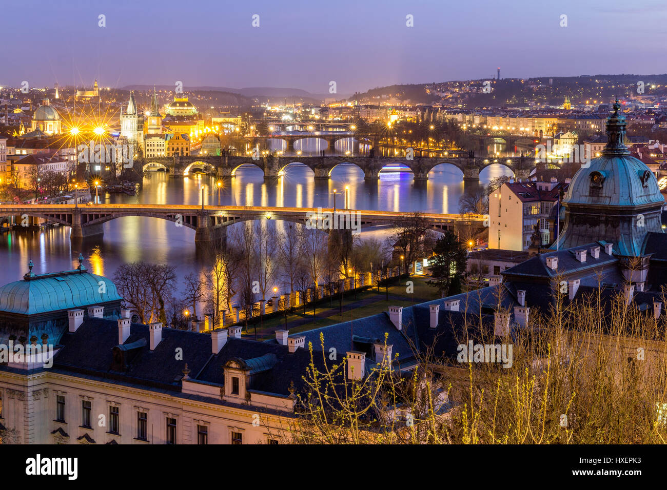 Voir des plus importants ponts de Prague : le pont Charles, Palace Bridge, pont ferroviaire, le pont de la Légion, Manes, pont pont Jirasek. Tchèquia Banque D'Images