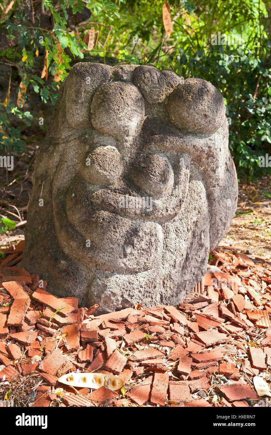 Martinique, rocher du Tombeau des Caraibes - Le Precher, Joanacera Carribeann le peuple de Memorial, pierre tombale du rock, Madame Chantale Hippocrate, sculpt Banque D'Images