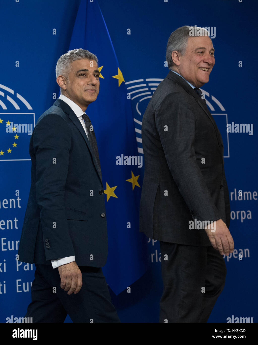 Maire de Londres Sadiq Khan rencontre avec Antonio Tajani, Président du Parlement européen, à son siège à Bruxelles au cours de sa visite de trois jours à Paris et Bruxelles où il rencontrera les dirigeants de l'UE et les représentants de parler de Brexit et la récente attaque terroriste à Londres. Banque D'Images