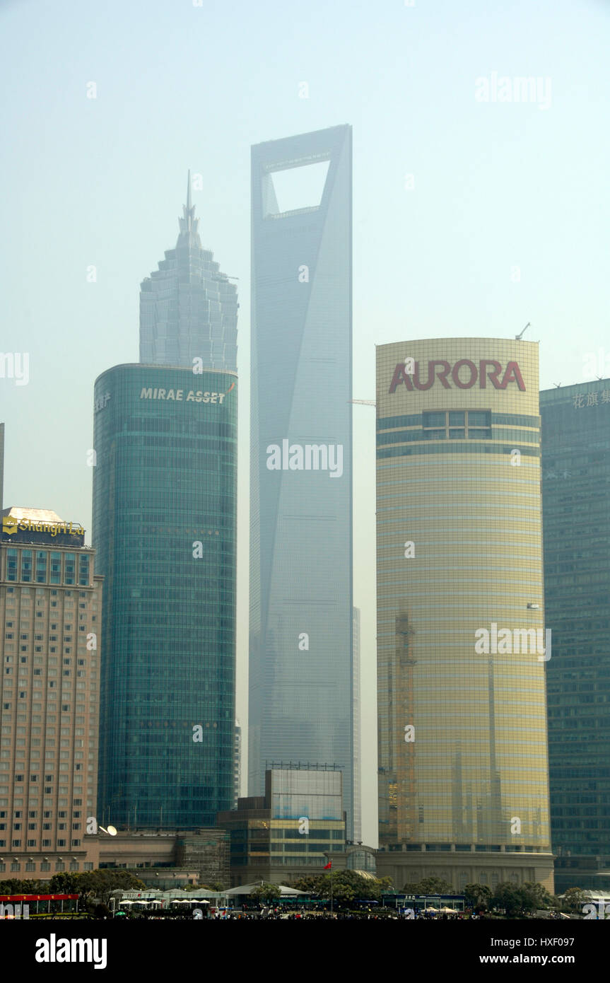 Gratte-ciel dans le quartier financier de Shanghai, Chine Banque D'Images