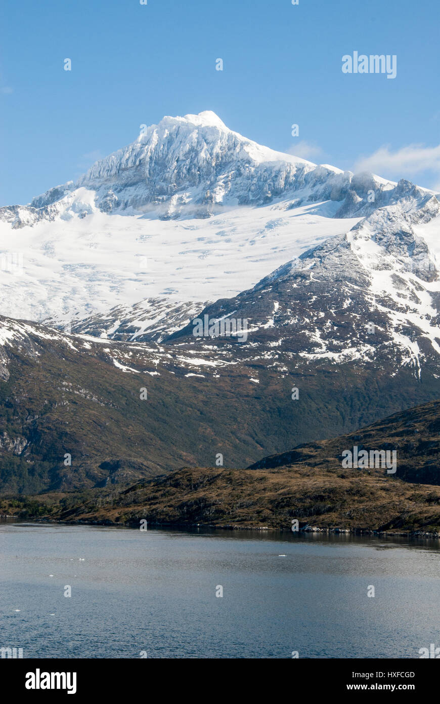 Les croisières dans le Glacier Alley - Patagonie Argentine - Paysage de belles montagnes, glaciers et cascade Banque D'Images
