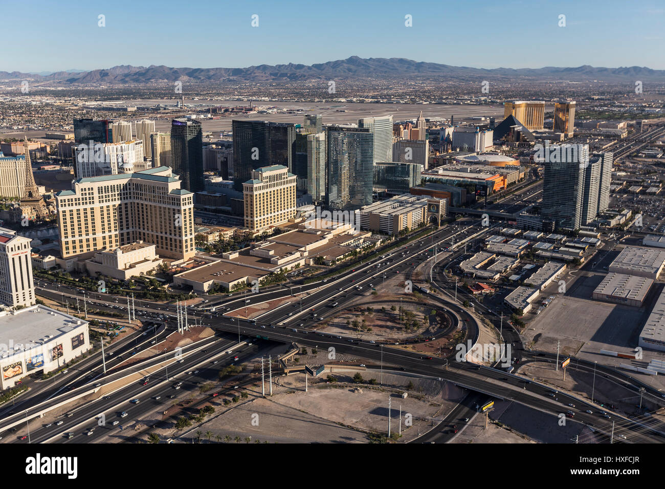 Las Vegas, Nevada, USA - Mars 13, 2017 : Vue aérienne de la bande de Las Vegas resorts et de l'interstate 15 dans le sud du Nevada. Banque D'Images