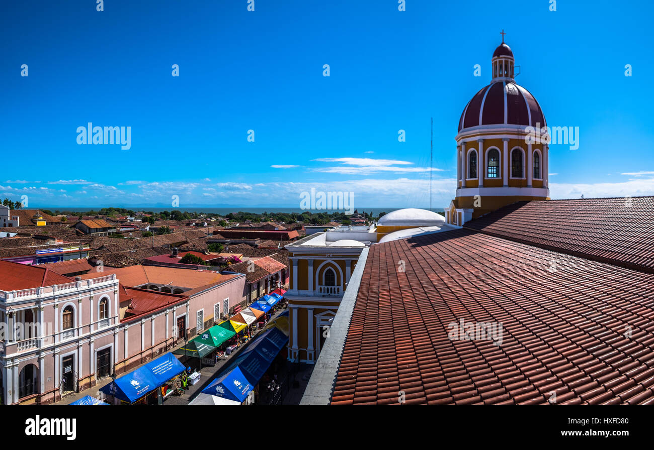 Vue panoramique sur Grenade, sur la plaze mayor de la cathédrale, le campanile de Granada, Nicaragua Banque D'Images