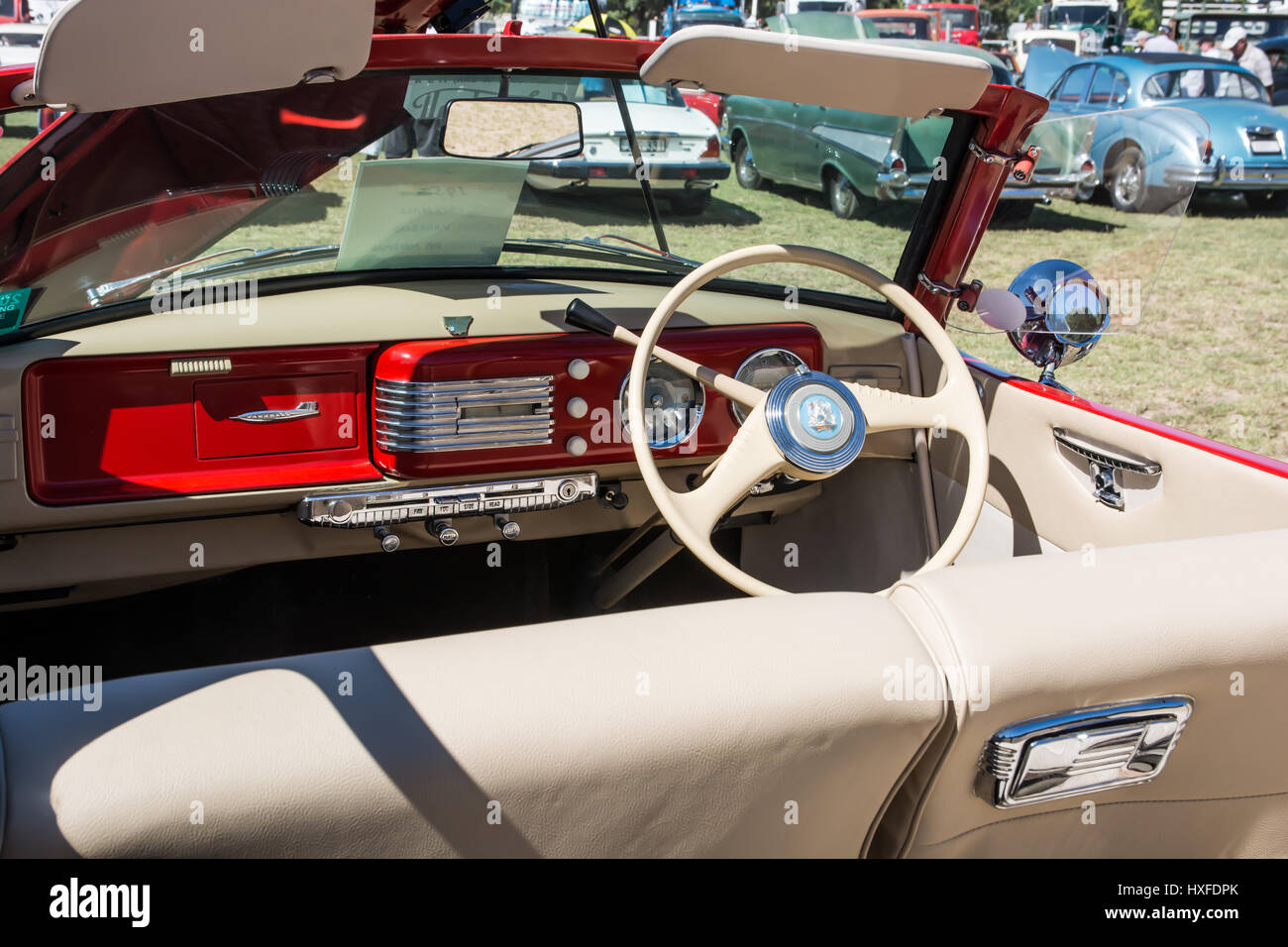 Tableau de bord d'un 1953 Vauxhall velox vagabond tourer construit en Australie. Banque D'Images