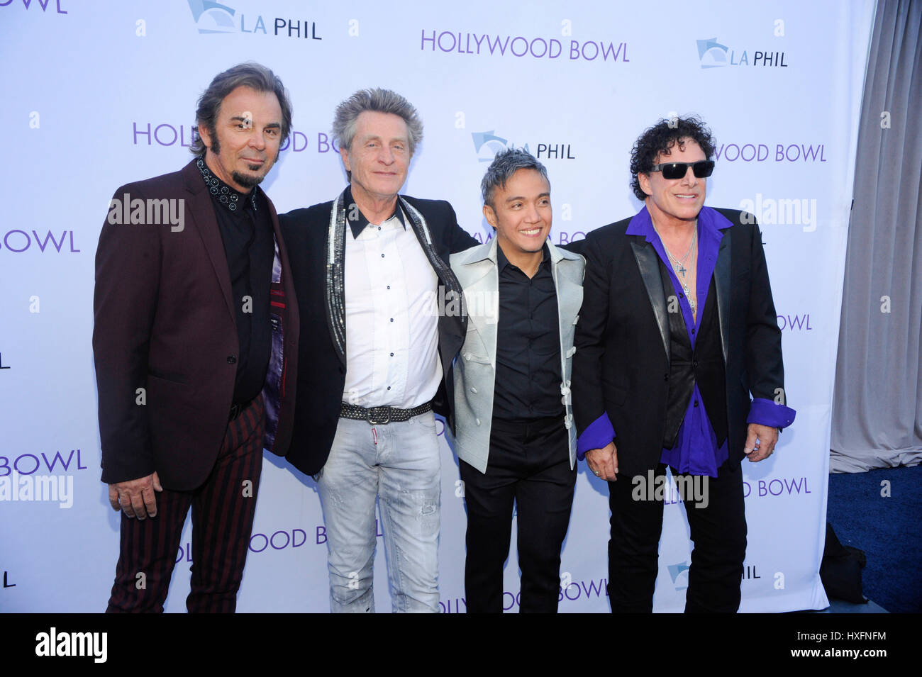 (L-R) Jonathan Cain, Ross Valory, Arnel Pineda et Neal Schon rock band voyage assiste à la soirée d'ouverture de l'Hollywood Bowl avec Voyage sur Juin 20th, 2015 à Hollywood, Californie. Banque D'Images