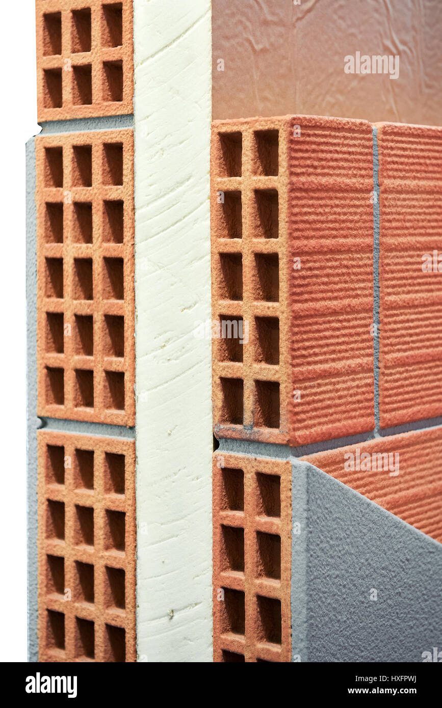 Panneau d'isolation entre deux couches de briques d'argile rouge dans la paroi d'un immeuble dans un magasin de l'affichage de la structure Banque D'Images