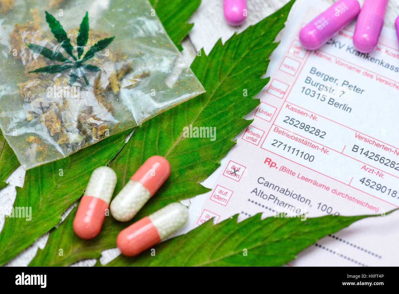 Feuille de chanvre, cannabis et médicaux, recette, Hanfblatt rztliches¤Ã und Cannabis Rezept Banque D'Images