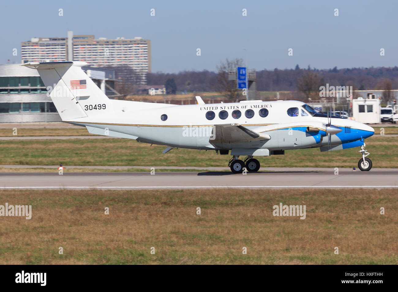 Stuttgart/Allemagne, 13 mars 2017 : PC 12 de États-unis Airforce à l'aéroport de Stuttgart. Banque D'Images