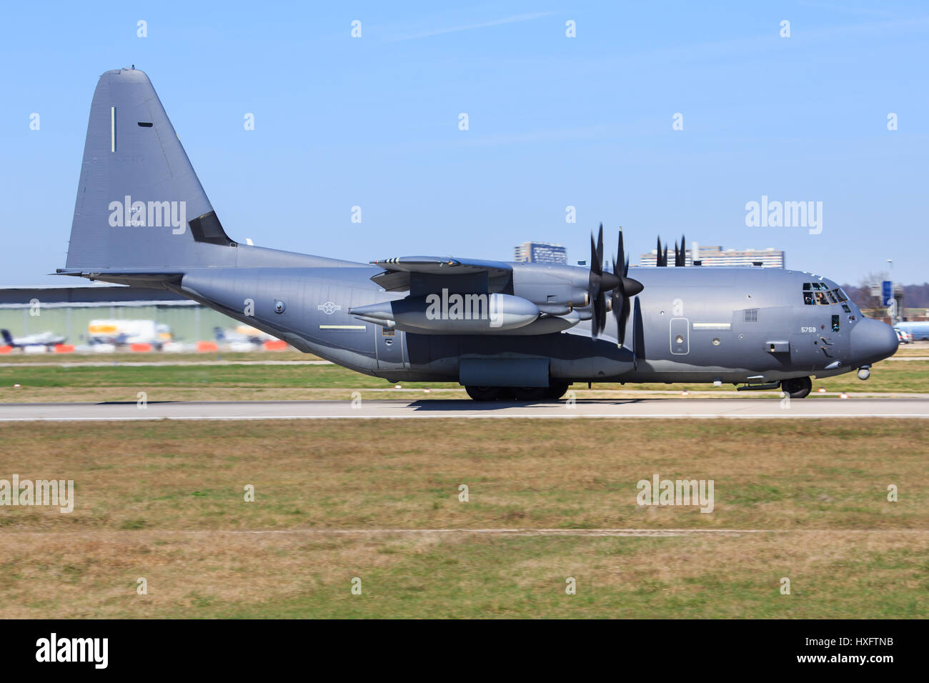 Stuttgart/Allemagne, 13 mars 2017 : C130 Hercules de l'Armée de l'USA à l'aéroport de Stuttgart. Banque D'Images