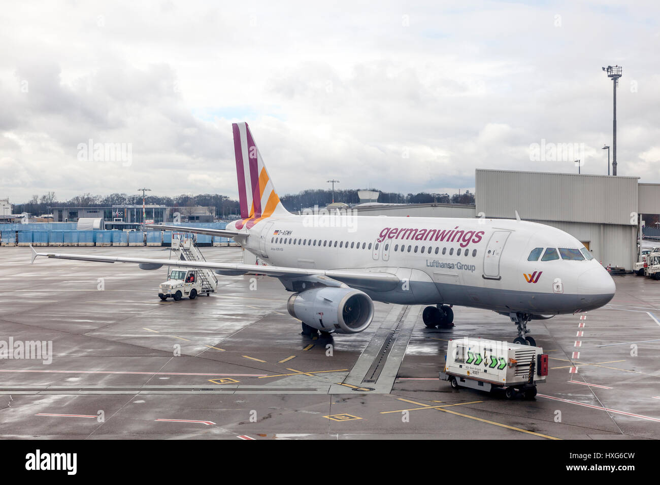 COLOGNE, ALLEMAGNE - 9 mars 2017 : Airbus A319-100 GermanWings à l'aéroport de Cologne, Allemagne Banque D'Images