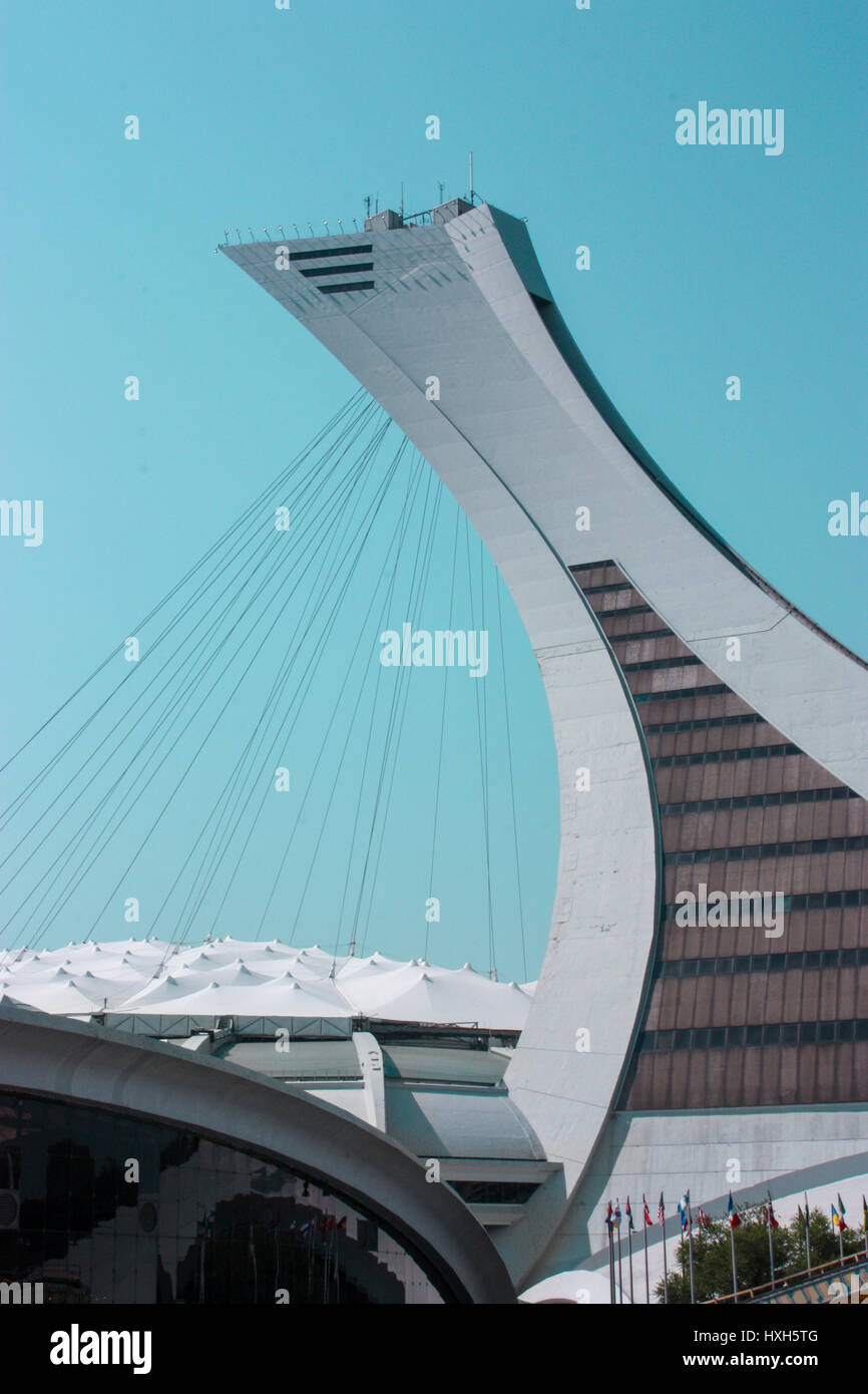 Montréal, Canada 08 25 12 : la tour du stade olympique de Montréal, c'est la plus haute tour inclinée du monde. Banque D'Images