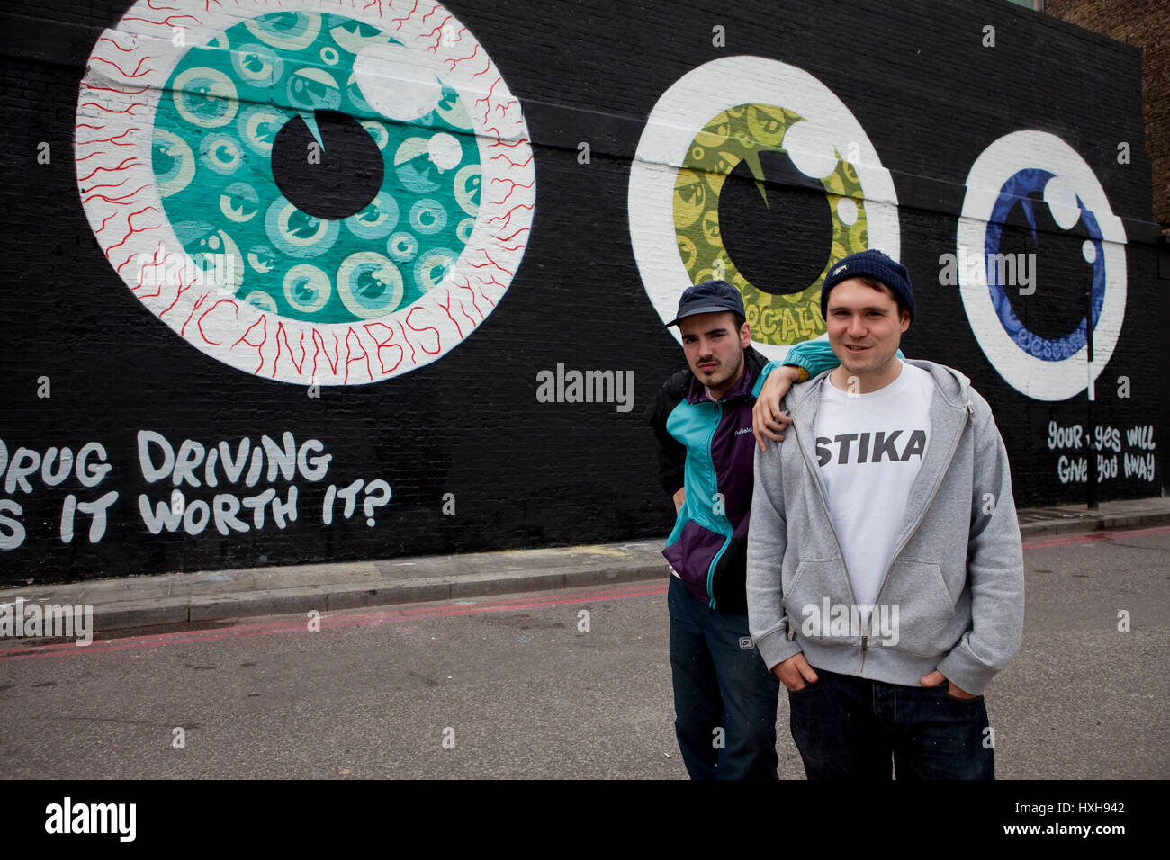 JIMI CRAYON & TERRAL PENSEZ ! GRAFFITI ARTISTES GREAT EASTERN Street  Londres Royaume-uni 29 Septembre 2009 Photo Stock - Alamy
