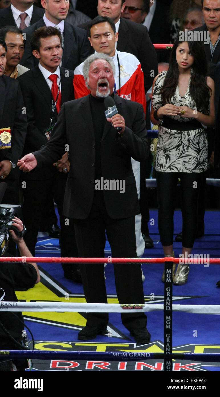TOM JONES CHANTE NATION BRITANNIQUE PACQUIAO V HATTON LAS VEGAS NV USA 02 mai 2009 Banque D'Images