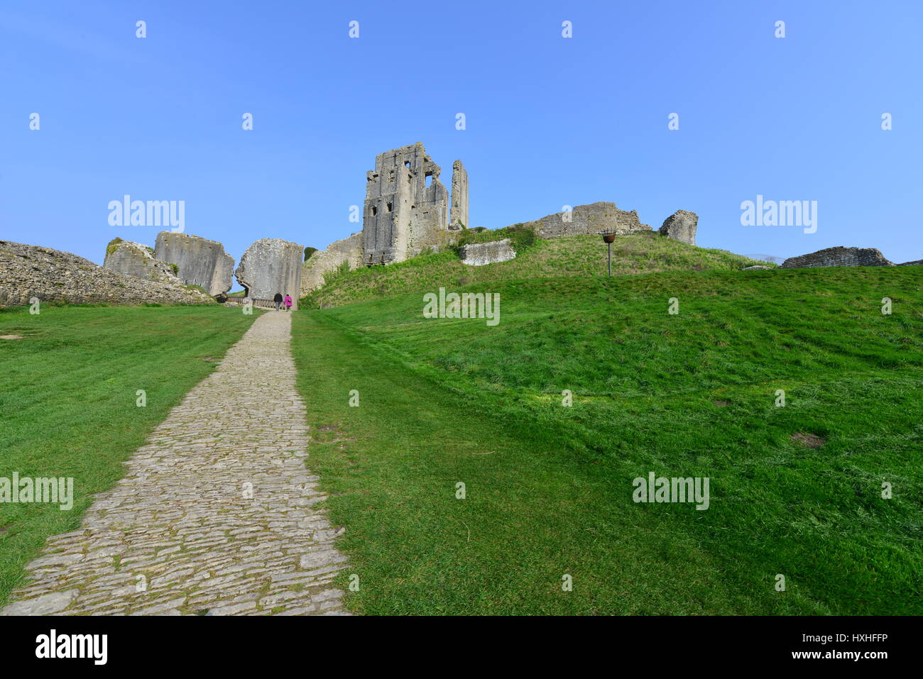 Les ruines de château de Corfe sur un matin de printemps en mars Banque D'Images