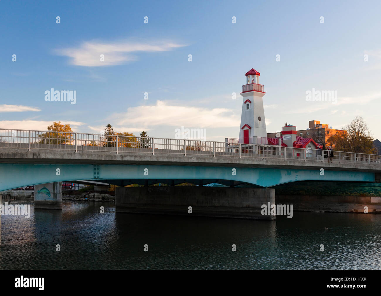 Le phare de Port Credit se lever au-dessus de la rivière Credit, à Port Credit, Mississauga, Ontario, Canada. Banque D'Images