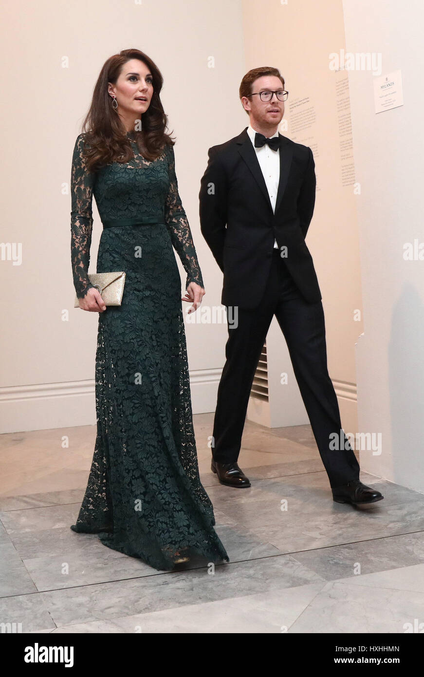 La duchesse de Cambridge avec Nicholas Cullinan, directeur de galerie, à la National Portrait Gallery de Londres pour le Portrait 2017 Gala. Banque D'Images