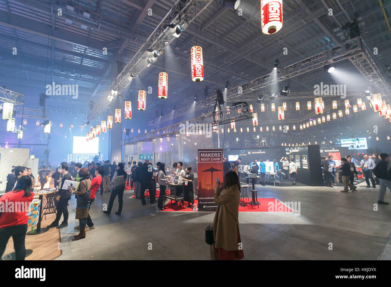 Tokyo, Japon. Mar 29, 2017. Personnes participent à la première journée de Slush Tokyo 2017 event le 29 mars 2017, Tokyo, Japon. Les 2 jours de l'événement dispose d'entrepreneurs en partageant leurs histoires et qui présentent leurs produits et services à Tokyo Big Sight. Credit : Rodrigo Reyes Marin/AFLO/Alamy Live News Banque D'Images