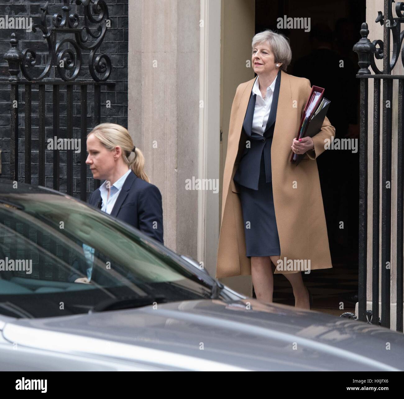 Londres, Royaume-Uni. Mar 29, 2017. Le premier ministre quitte Downing Street pour l'annonce Brexit Crédit : Ian Davidson/Alamy Live News Banque D'Images