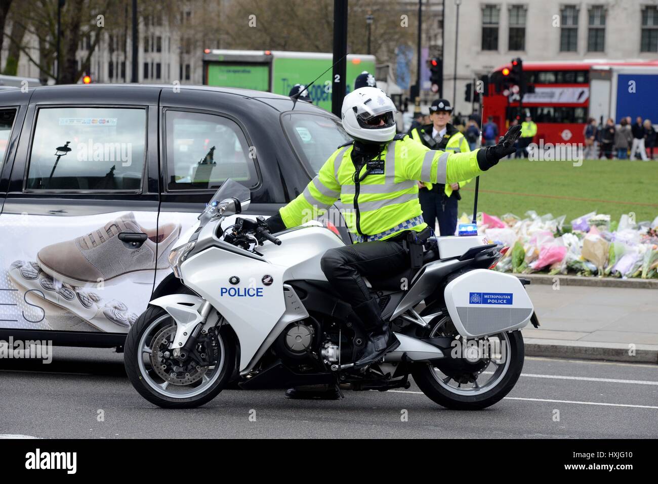 Londres, Royaume-Uni. Mar 29, 2017. Premier ministre Theresa peut arrive au Parlement après le déclenchement de l'article 50, Westminster, London, UK : Crédit Finnbarr Webster/Alamy Live News Banque D'Images