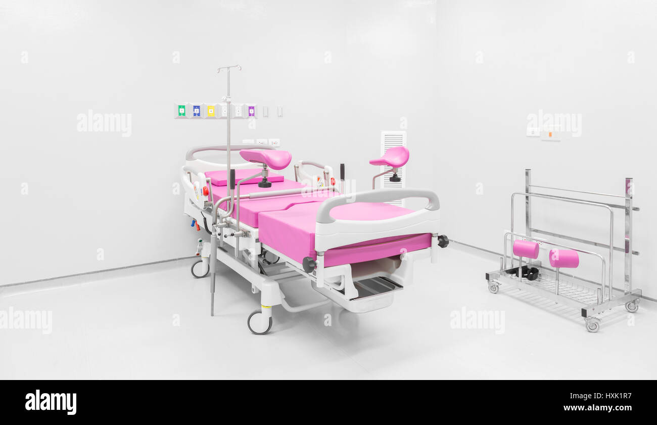 Lit dans chambre du travail médical à l'hôpital moderne Banque D'Images