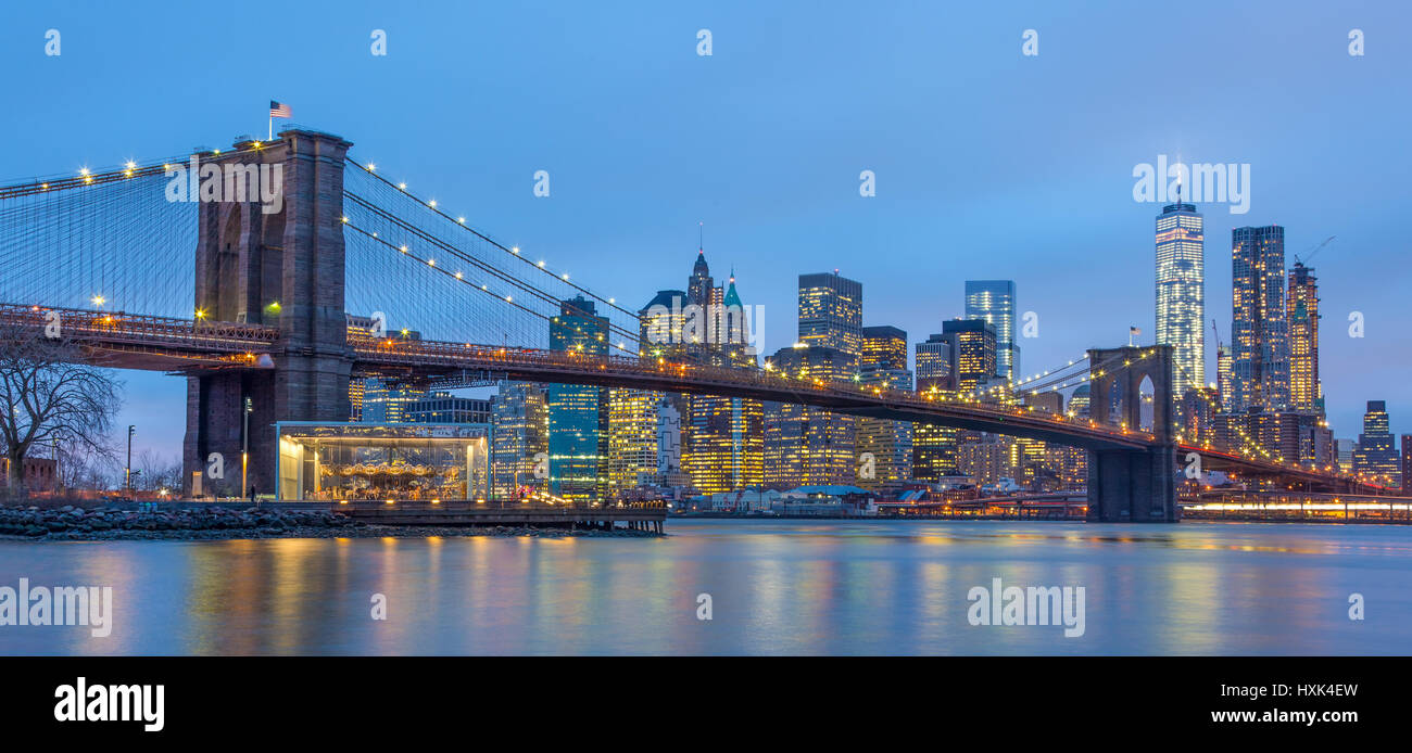 Brooklyn Bridge at Dusk, New York City. Banque D'Images
