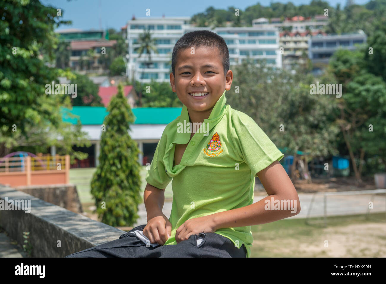 Smiling boy jeu nommé dans une école primaire à Phuket, Thailande. 08-Mar-2017 Banque D'Images