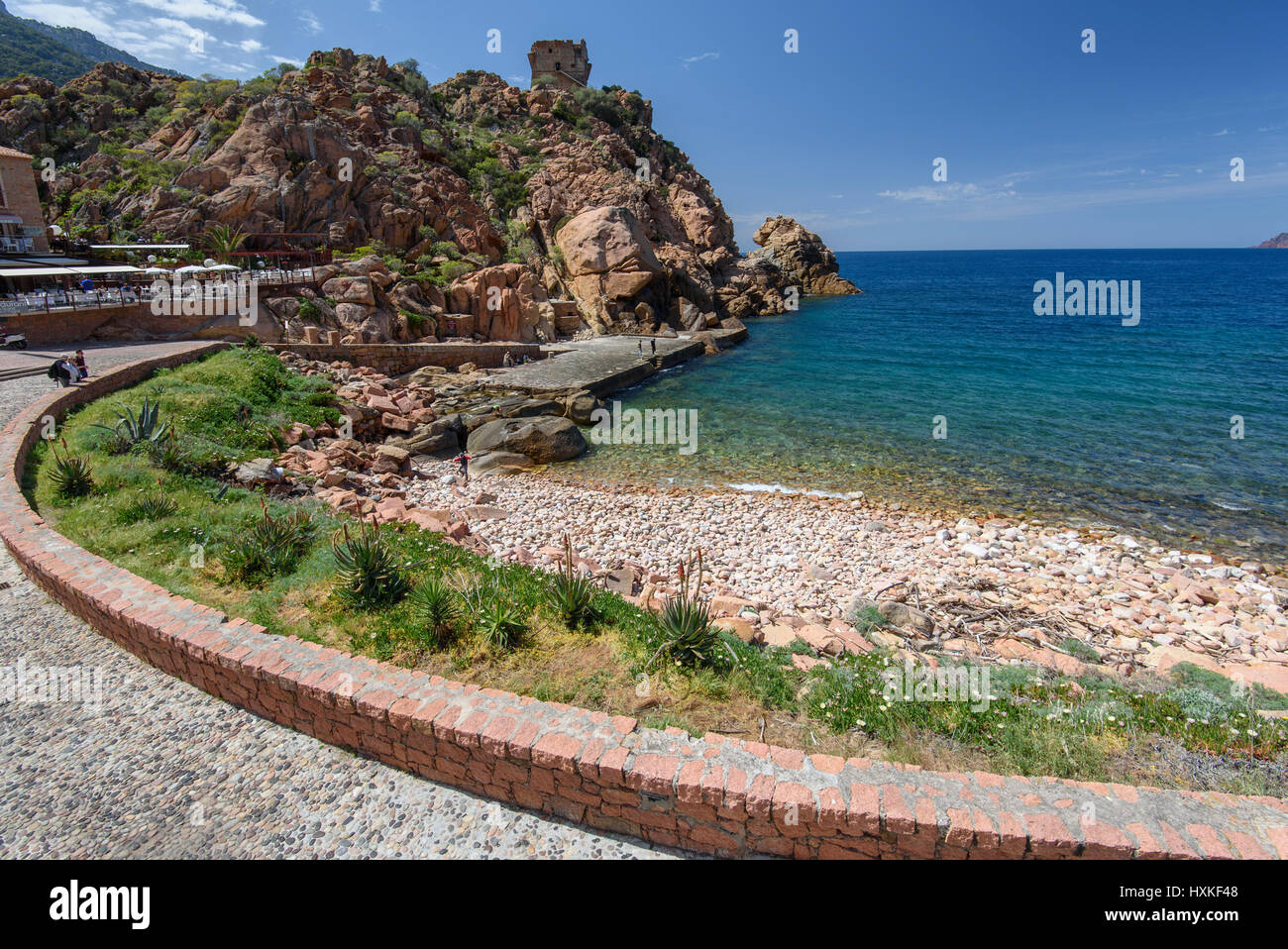 Printemps vue sur le village corse Porto Banque D'Images